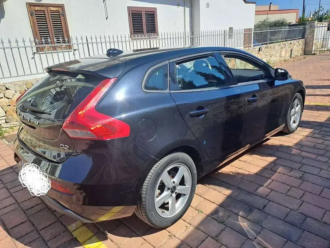 Usata Volvo V40 Kinetic 115 CV (84 kW) 2014 Nero Berlina