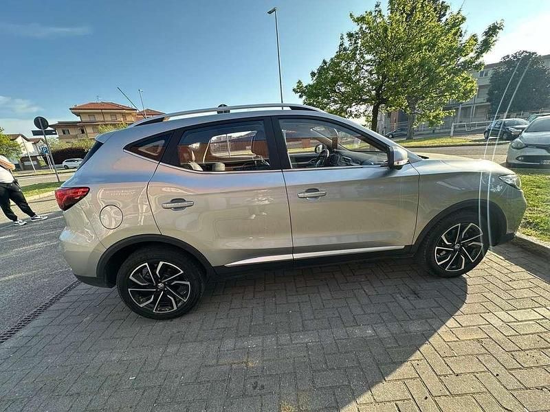 Usata MG ZS Luxury 106 CV (77 kW) 2023 Argento SUV