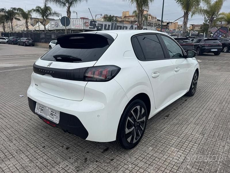 Usata Peugeot 208 Allure 75 CV (55 kW) 2022 Bianco Utilitaria
