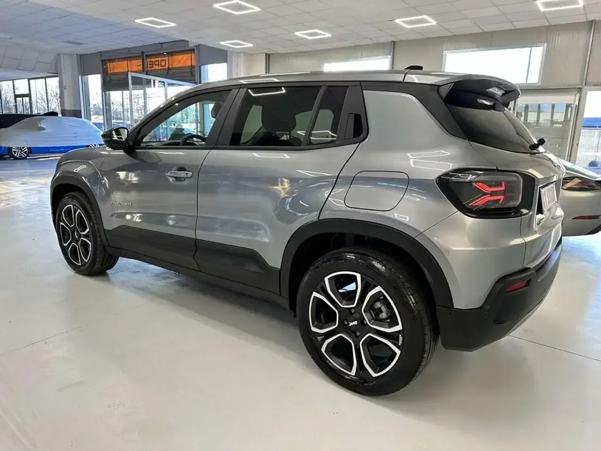 Usata Jeep Avenger Summit 101 CV (74 kW) 2025 Grigio SUV