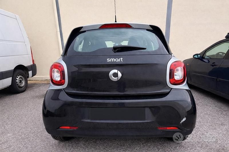 Usata Smart ForFour Passion 71 CV (52 kW) 2015 Nero Utilitaria