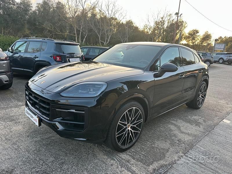 Gebraucht Porsche Cayenne 353 PS (259 kW) 2024 Schwarz SUV