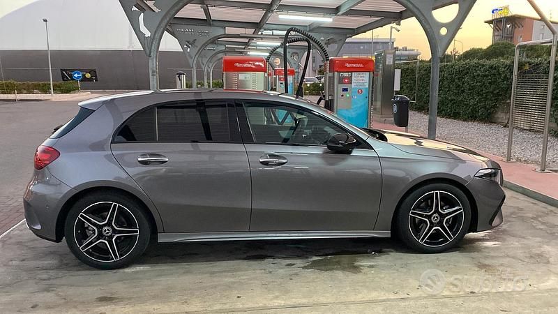 Usata Mercedes A180 AMG line 116 CV (85 kW) 2023 Grigio Berlina