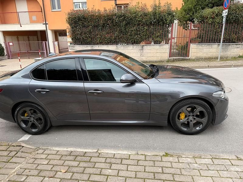 Usata Alfa Romeo Giulia 160 CV (117 kW) 2019 Grigio Berlina
