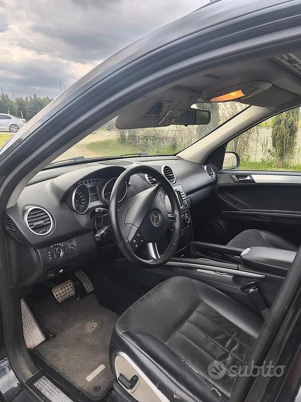 Usata Mercedes ML320 224 CV (164 kW) 2007 Nero SUV