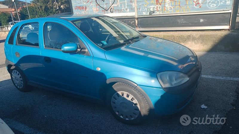 Usata 2001 Opel Corsa Tre volumi | 1500 € (Buon prezzo) - Immagine 1/4