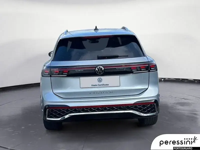 Usata VW Tiguan R-line 150 CV (110 kW) 2025 Dolomite silver metallizzato SUV