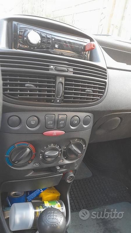 Usata Fiat Punto 70 CV (51 kW) 2001 Utilitaria