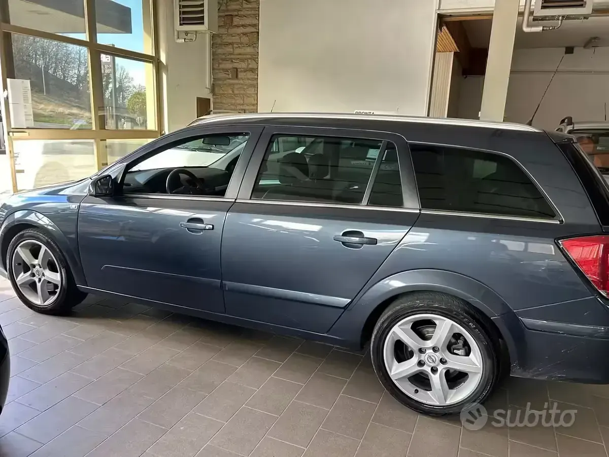 Usata Opel Astra Cosmo 125 CV (91 kW) 2009 Blu Station wagon