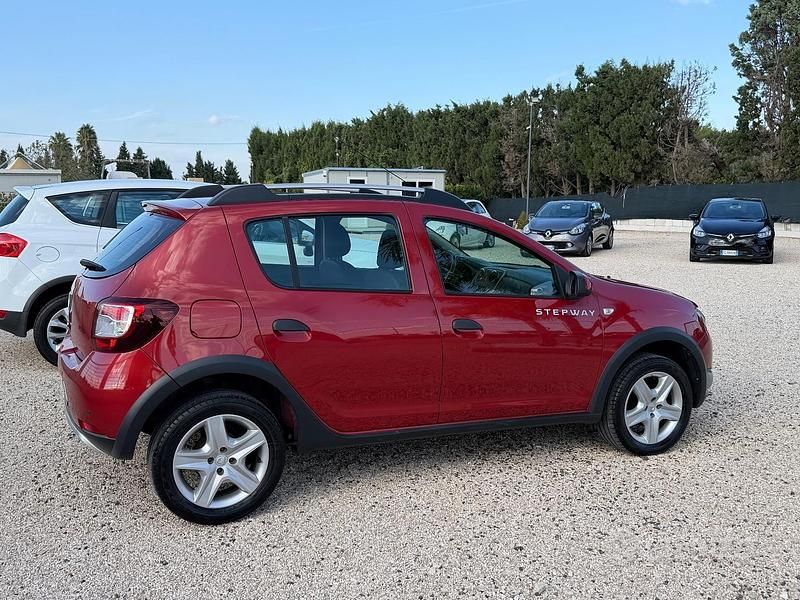 Usata Dacia Sandero Stepway 90 CV (66 kW) 2015 Rosso Berlina