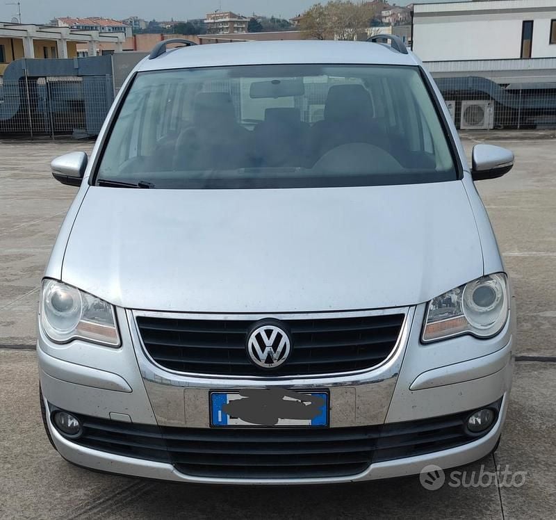Usata VW Touran 140 CV (102 kW) 2010 Grigio Monovolume