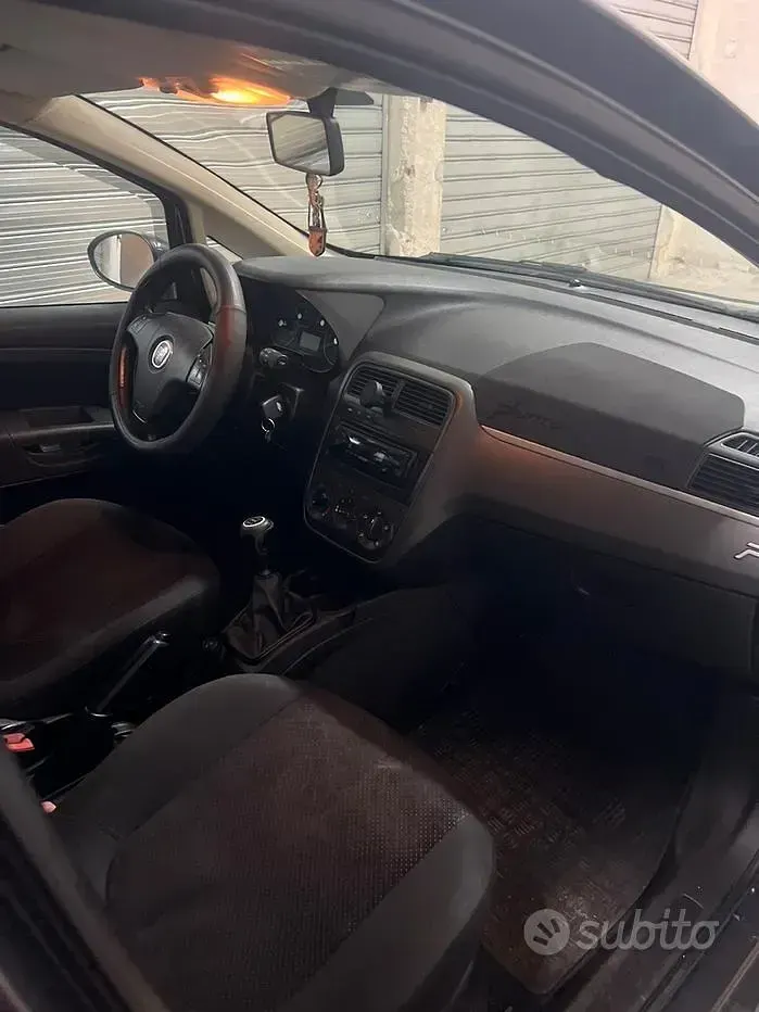 Usata Fiat Grande Punto 75 CV (55 kW) 2008 Grigio Utilitaria