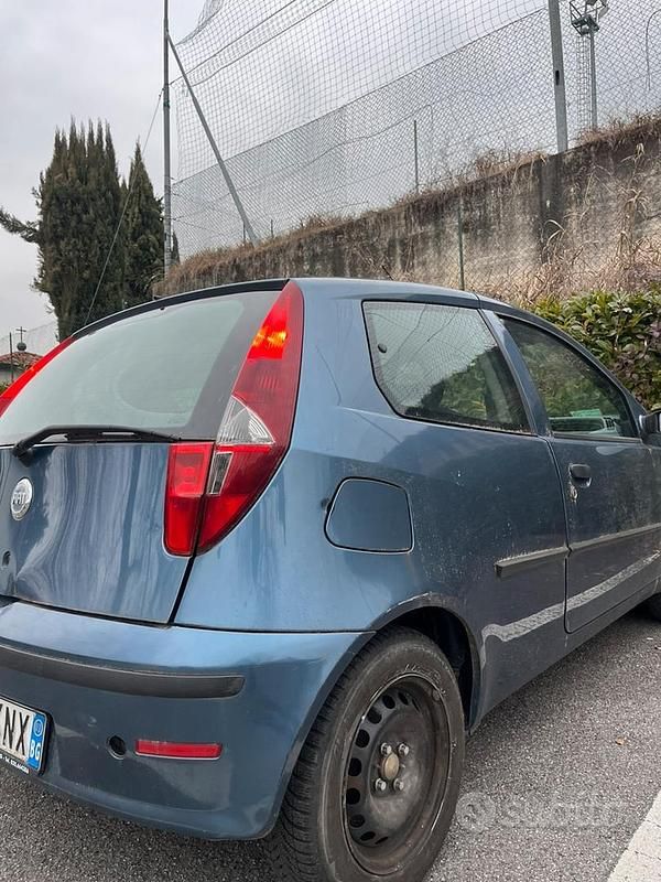 Usata Fiat Punto Feel 60 CV (44 kW) 2003 Blu Utilitaria