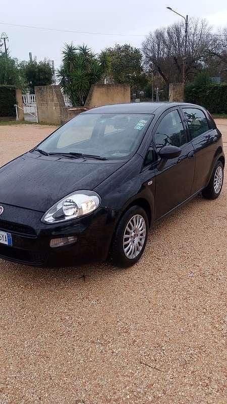 Usata 2016 Fiat Punto Young Tre volumi | 4700 € (Ottimo prezzo) - Immagine 1/4