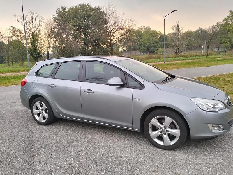 Usata Opel Astra 2010 Grigio Station wagon