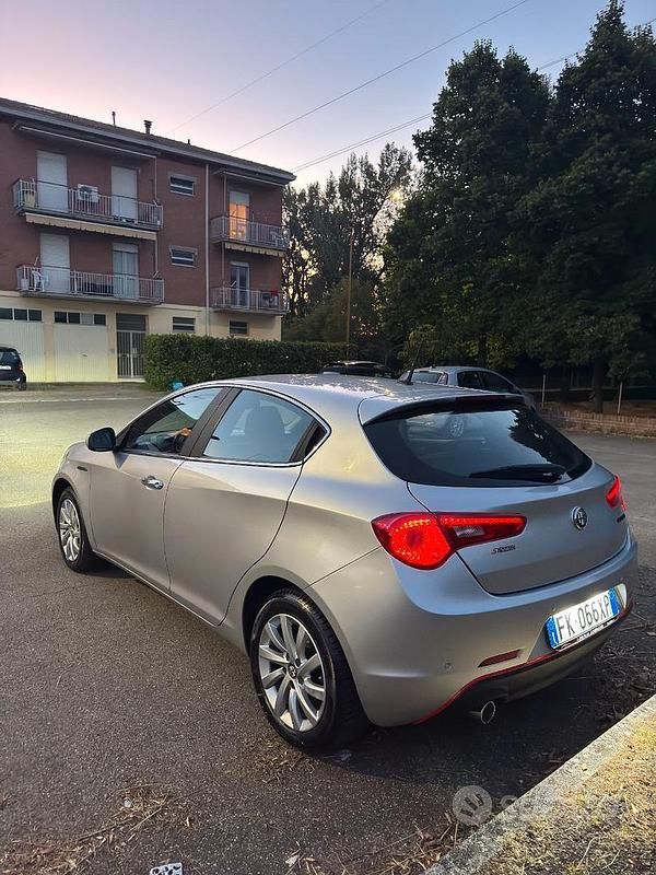Usata Alfa Romeo Giulietta 105 CV (77 kW) 2017 Grigio Berlina