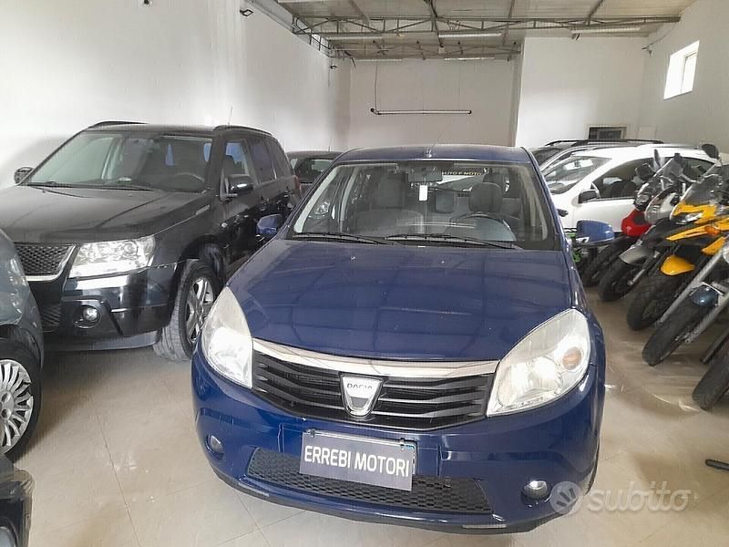 Blu Usata 2010 Dacia Sandero Due volumi | 2490 € (Super prezzo) - Immagine 1/3