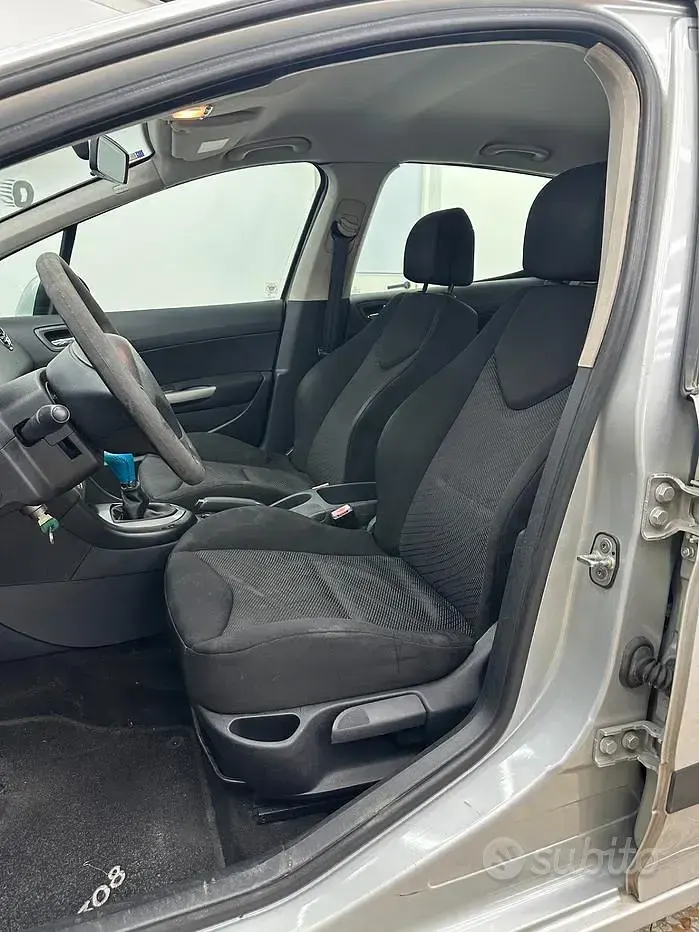 Usata Peugeot 308 Premium 90 CV (66 kW) 2010 Grigio Berlina