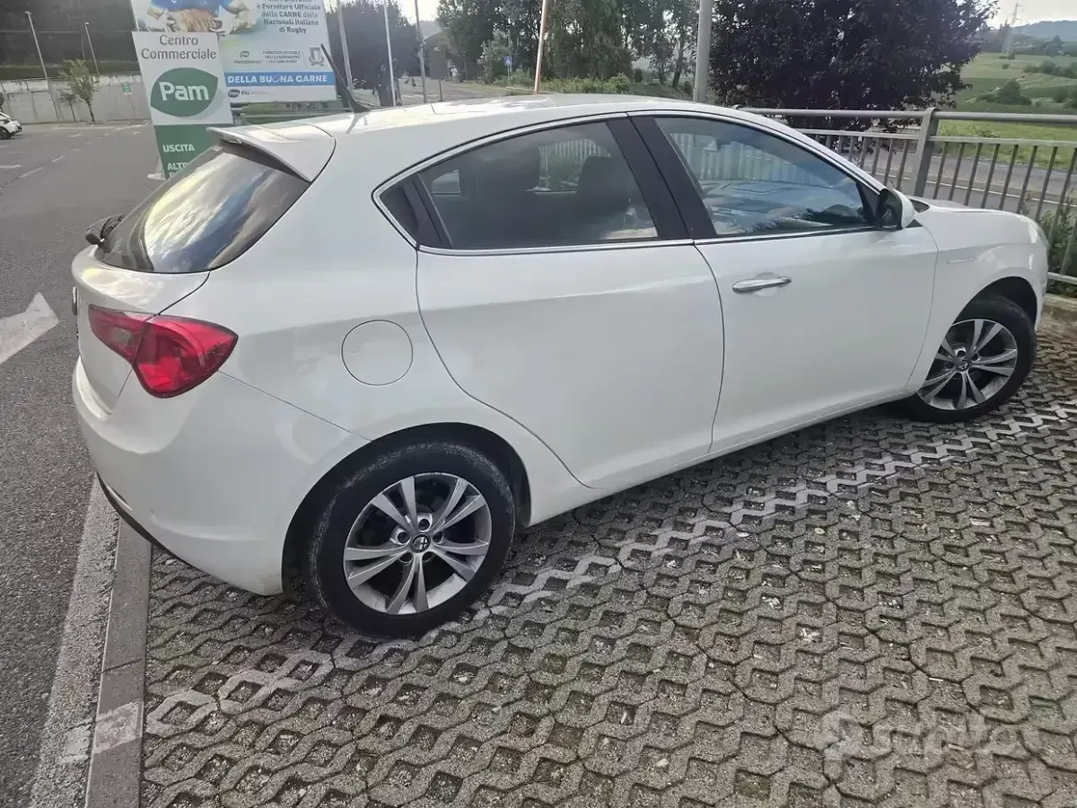 Usata Alfa Romeo Giulietta 170 CV (125 kW) 2010 Bianco Utilitaria