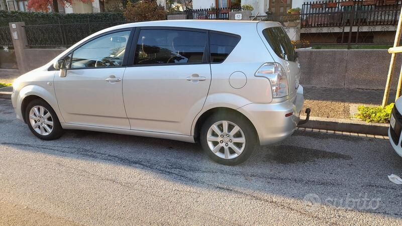 Usata Toyota Corolla 2007 Grigio Monovolume