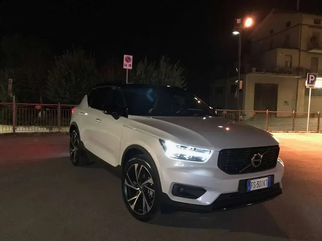 Usata Volvo XC40 R-Design 150 CV (110 kW) 2019 Bianco SUV