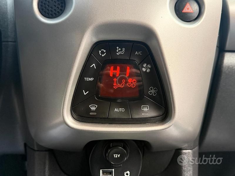 Usata Toyota Aygo 69 CV (50 kW) 2017 Rosso Utilitaria