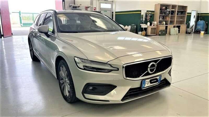 Usata Volvo V60 Inscription 190 CV (139 kW) 2019 Grigio Station wagon