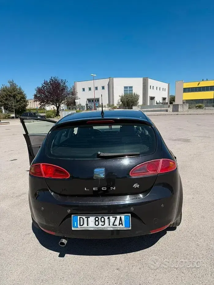 Usata Seat Leon 90 CV (66 kW) 2009 Nero Utilitaria