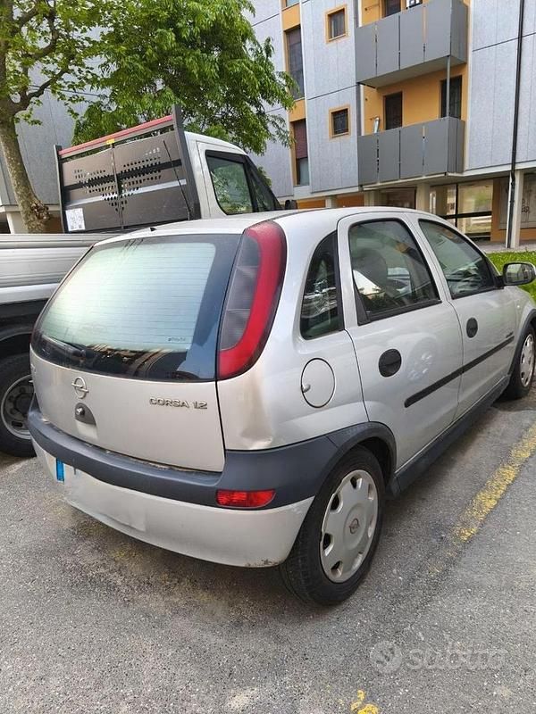 Usata Opel Corsa 75 CV (55 kW) 2002 Grigio Utilitaria