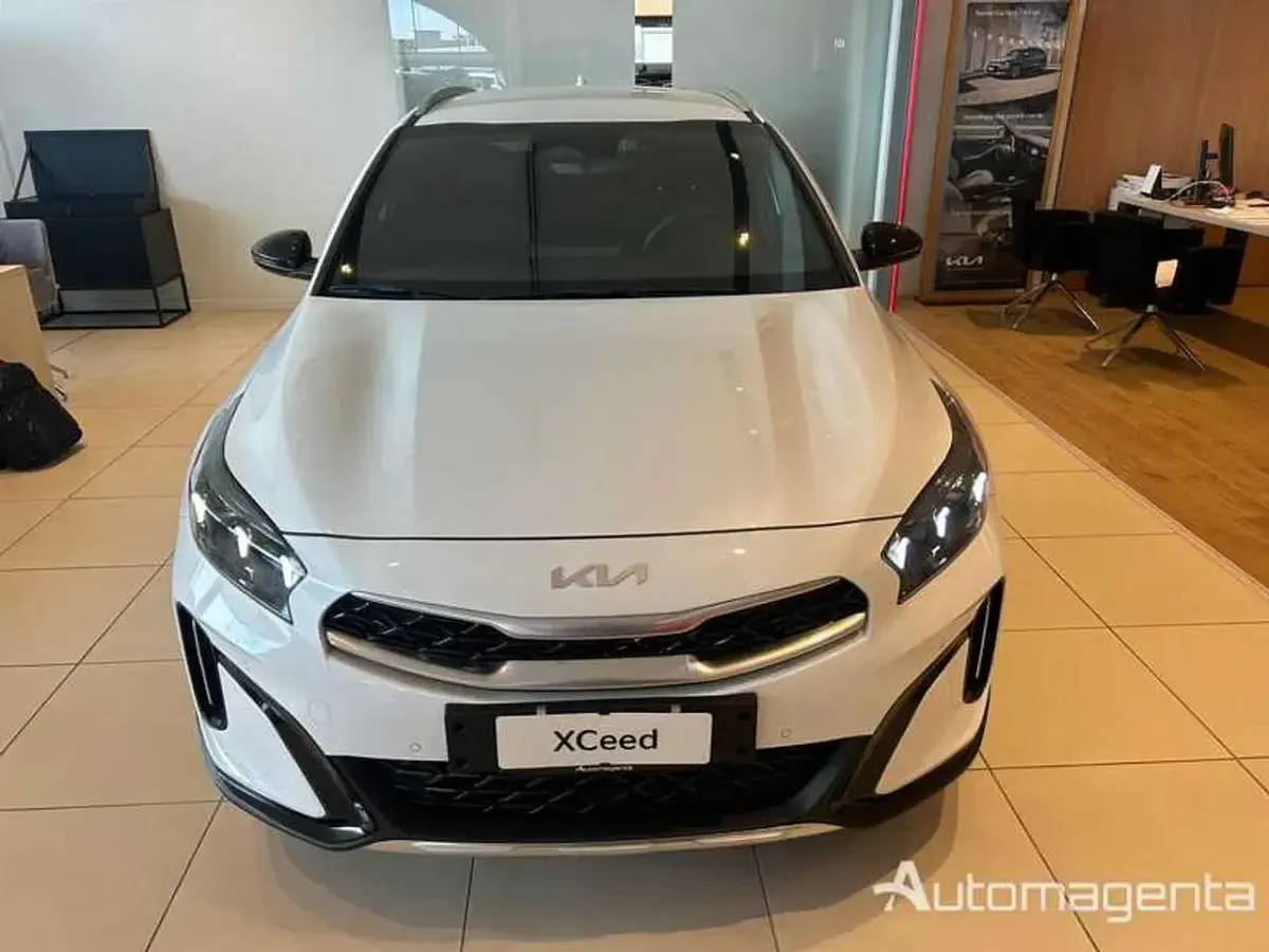 Nuova Kia XCeed 116 CV (85 kW) 2026 Deluxe white SUV