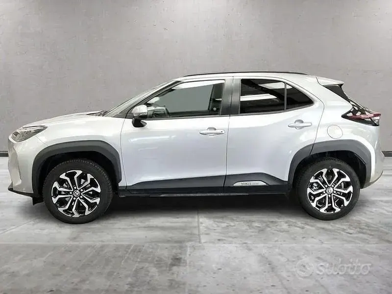 Usata Toyota Yaris Cross Trend 116 CV (85 kW) 2023 Grigio SUV