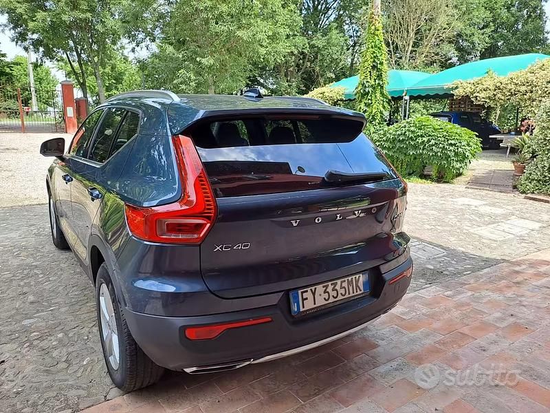 Usata Volvo XC40 190 CV (139 kW) 2019 Blu SUV