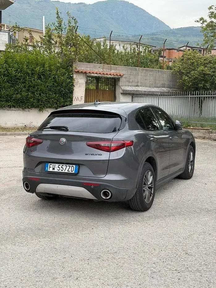 Usata Alfa Romeo Stelvio Executive 209 CV (153 kW) 2019 Grigio SUV