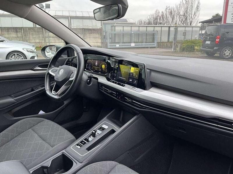 Usata VW Golf VIII Life 116 CV (85 kW) 2023 Grigio Berlina
