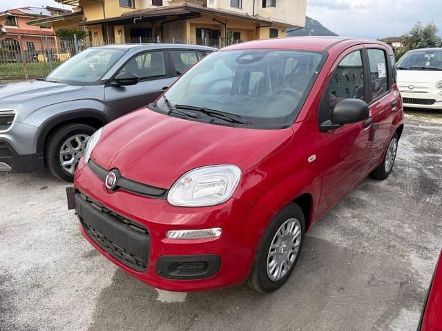 Nuova Fiat Panda Icon 2025 Rosso Utilitaria