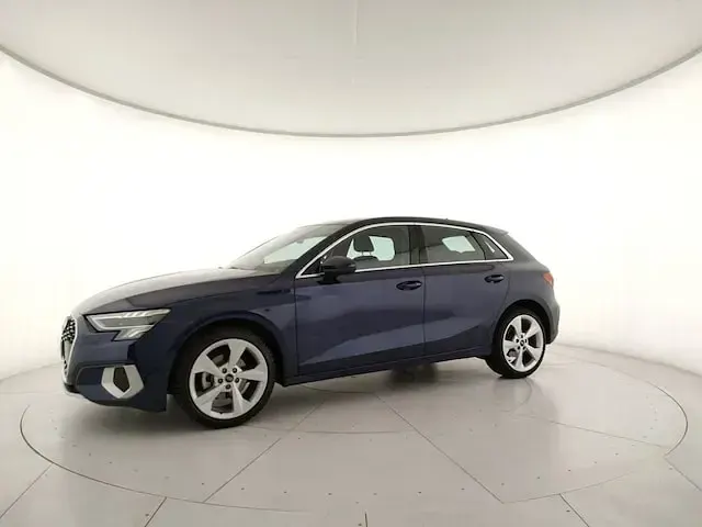 Usata Audi A3 Advanced 116 CV (85 kW) 2023 Blu navarra metallizzato Berlina