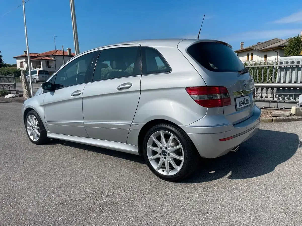 Usata Mercedes B150 95 CV (69 kW) 2008 Argento Monovolume