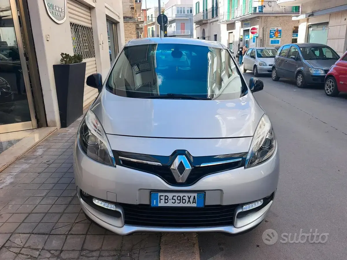 Usata Renault Scénic LIMITED 110 CV (80 kW) 2016 Grigio Monovolume