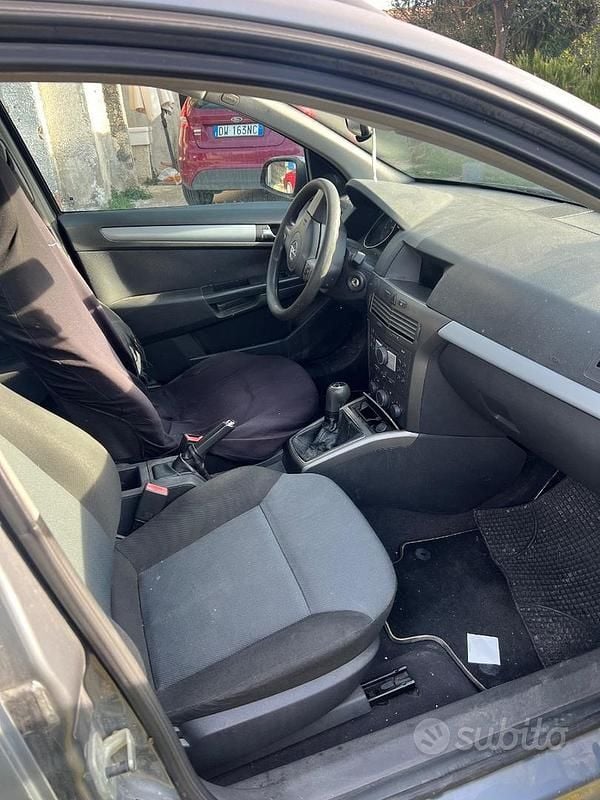 Usata Opel Astra 101 CV (74 kW) 2004 Grigio Berlina