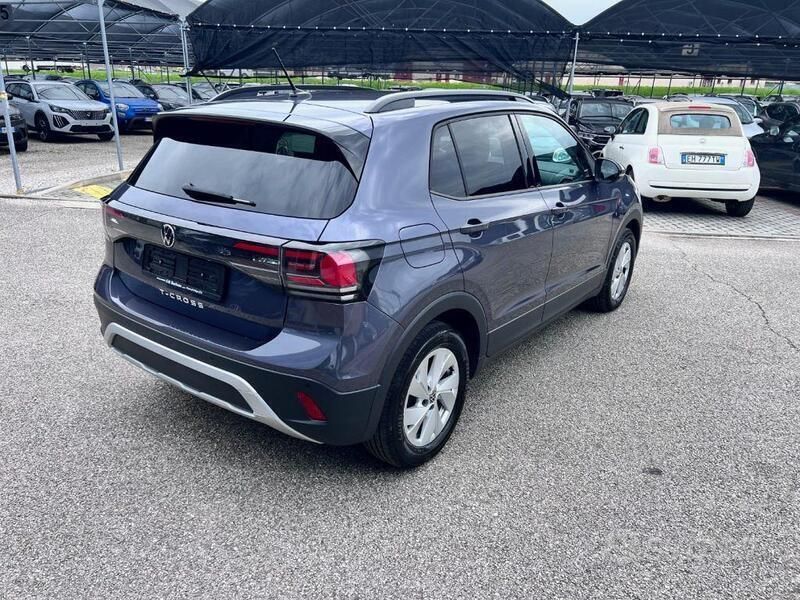 Usata VW T-Cross Life 95 CV (69 kW) 2024 Grigio scuro SUV