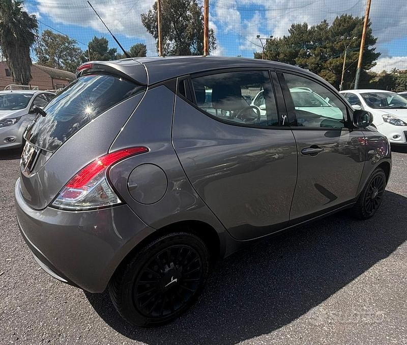 Usata Lancia Ypsilon S 95 CV (69 kW) 2015 Grigio Utilitaria