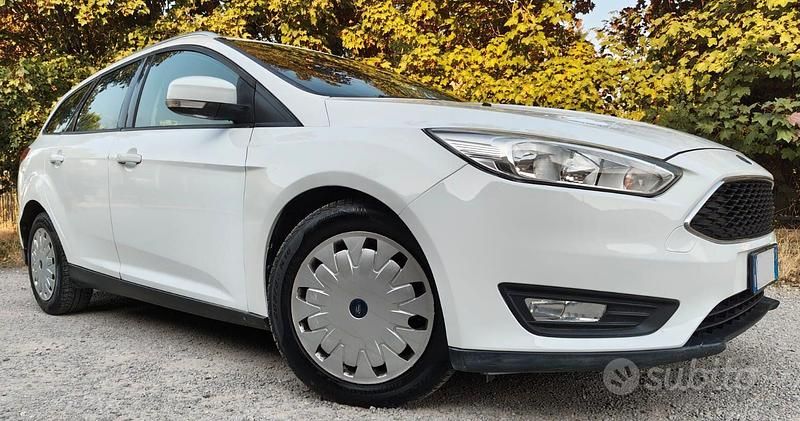 Usata Ford Focus 105 CV (77 kW) 2015 Bianco Station wagon