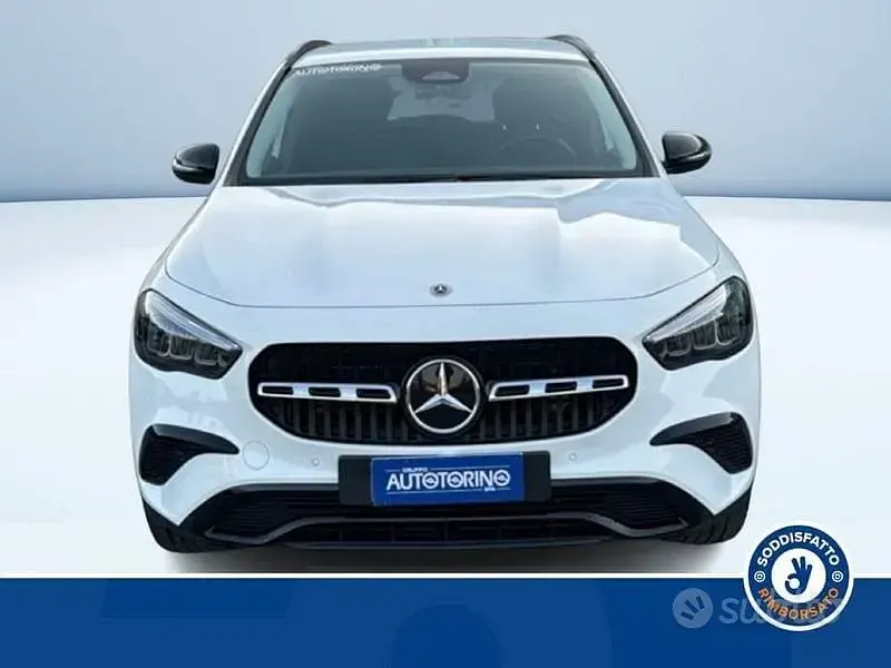 Usata Mercedes GLA180 Advanced Plus 116 CV (85 kW) 2025 Bianco pastello SUV
