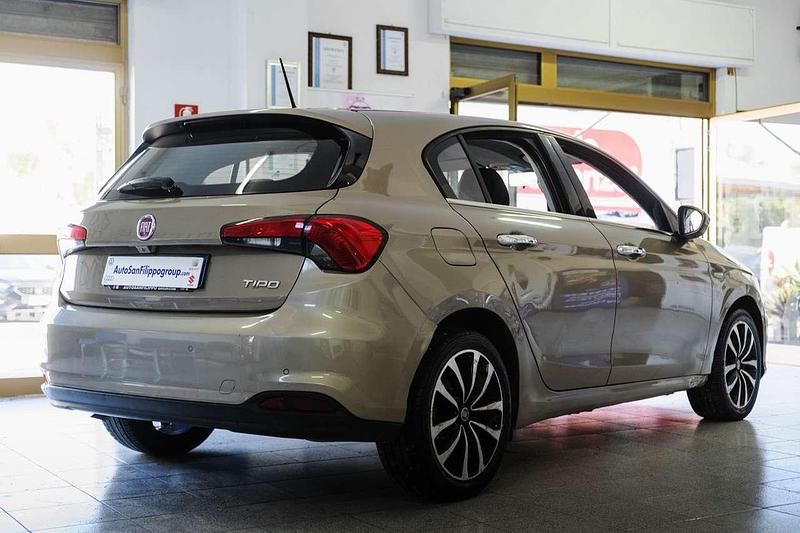 Usata Fiat Tipo Lounge 95 CV (69 kW) 2017 Sabbia met. Berlina