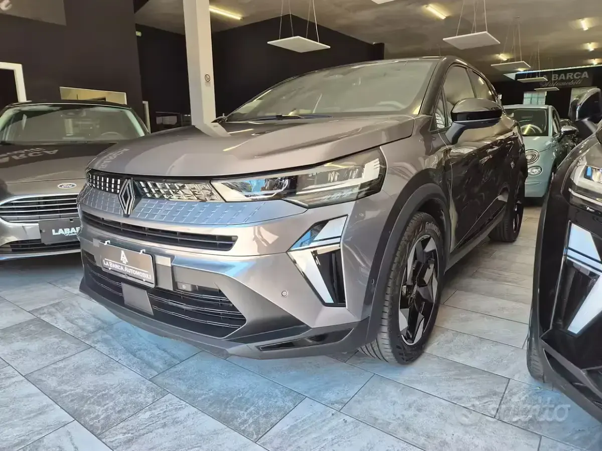 Usata Renault Captur Techno 101 CV (74 kW) 2025 Grigio SUV