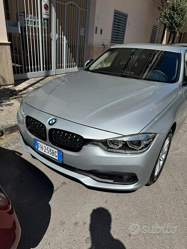 Grigio Usata 2017 BMW 318 Advantage Tre volumi | 14.500 € (Ottimo prezzo) - Immagine 1/4