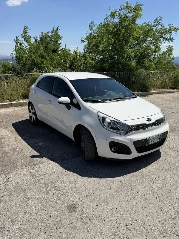 Usata Kia Rio 75 CV (55 kW) 2014 Berlina