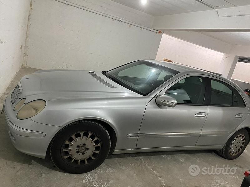 Usata Mercedes E220 150 CV (110 kW) 2003 Berlina