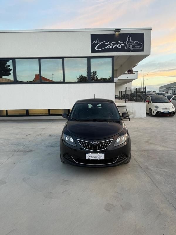 Usata Lancia Ypsilon Gold 69 CV (50 kW) 2022 Nero Utilitaria