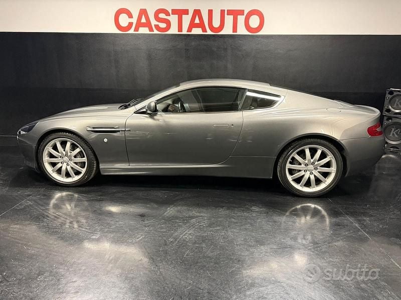Usata Aston Martin DB9 456 CV (335 kW) 2004 Grigio Coupé